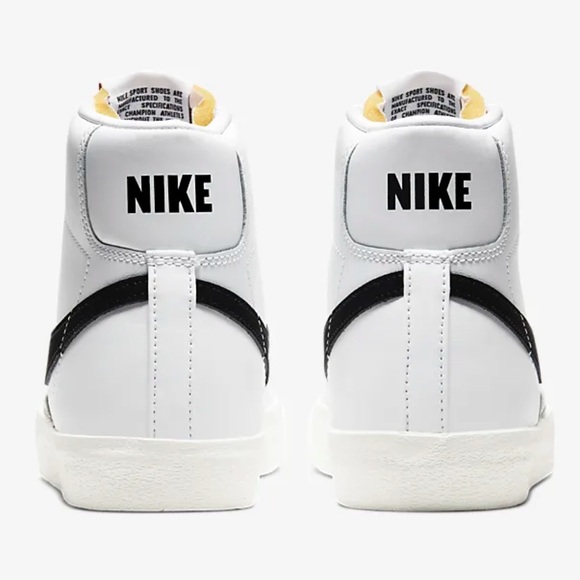 Like New Nike Blazer Mid '77 Style: CZ1055-100 - Picture 8 of 16